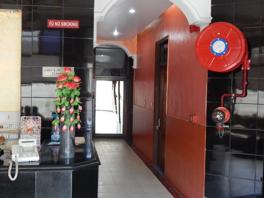 Airport Hotel Paradise International Nuova Delhi Esterno foto