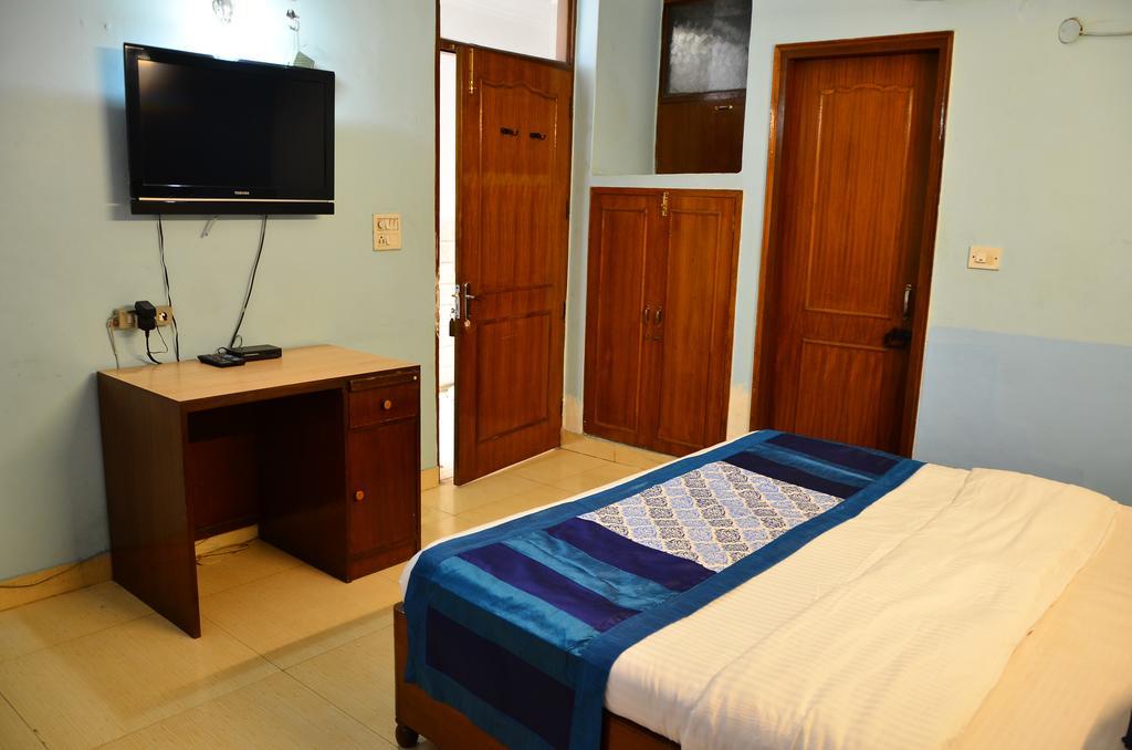 Airport Hotel Paradise International Nuova Delhi Esterno foto