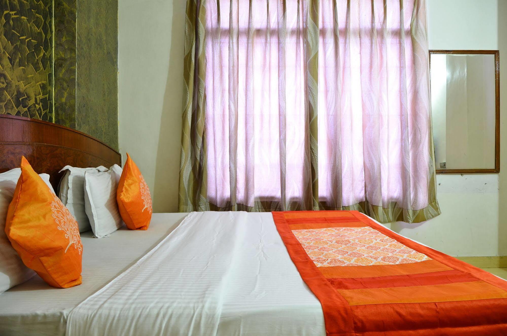 Airport Hotel Paradise International Nuova Delhi Esterno foto